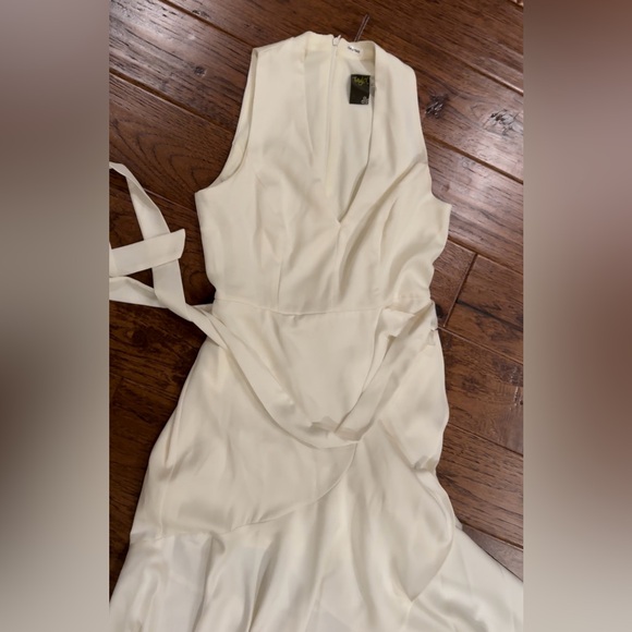 **** SOLD****White Maxi Dress - Picture 5 of 8